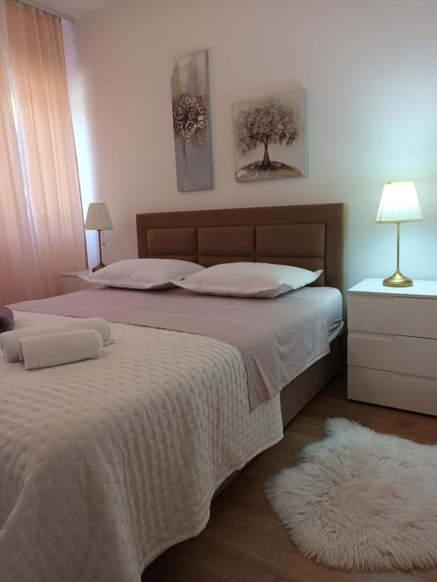 Leona Apartment-Perfect For Four 斯普利特 外观 照片